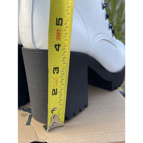 NEW With Box! Seven7Footwear. Flatiron, Off-White Boot. Size 9. Zip On Side. - Picture 7 of 7